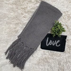 Loft Knit Tassel Scarf 💗 Gray